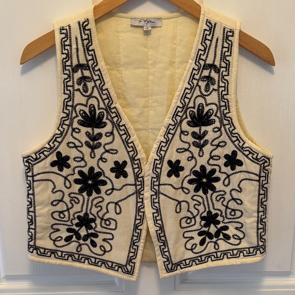 Ladies boutique Polagram Cream and Black Embroidered Quilted Vest size small